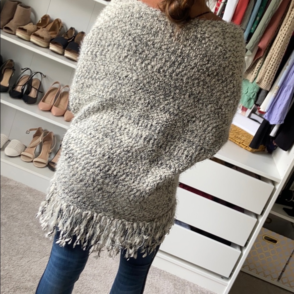 🎉Host Pick🎉Cozy Fringe Sweater - Picture 4 of 11
